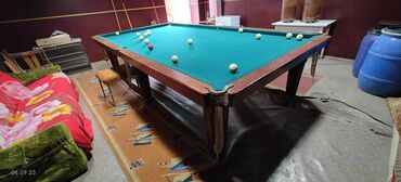 Бильярдные столы: Продаю бильярдный стол размер 3.25*1.95(не китайский,не мрамор)дерево — 3