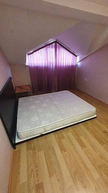 Mənzillər: Satılıq 2 otaqlı, əşyalarla birlikdə mansard mənzil. İnşaatçılar — 8