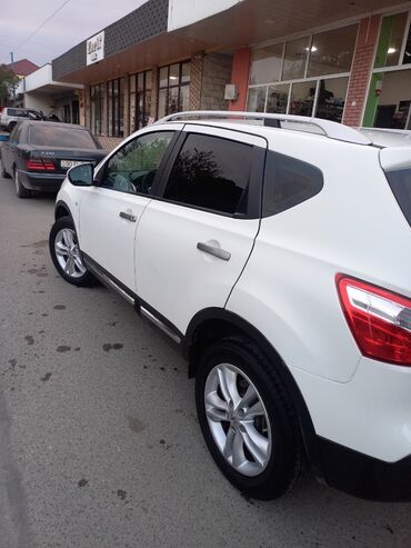 Nissan: Nissan Qashqai, ağ rəngli şəhər-krosoveri. Xüsusiyyətlər və detallı — 5