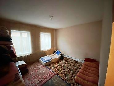 Продажа коттеджей и домов: 🏡 **Срочно продаётся дом!** 📍 г. Бишкек, ул. Тоголок Молдо (район — 5