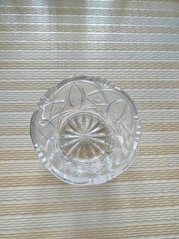 Konfet qabları: Belarusiya konfet qabı xrustal. 5 manat