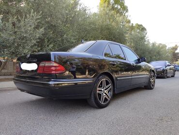 kamaz çəni: Mercedes-Benz E 240: 2.4 l | 2001 il Sedan