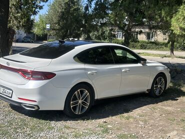 елентра хундай: Белый седан Hyundai Grandeur, отличающийся элегантным дизайном и