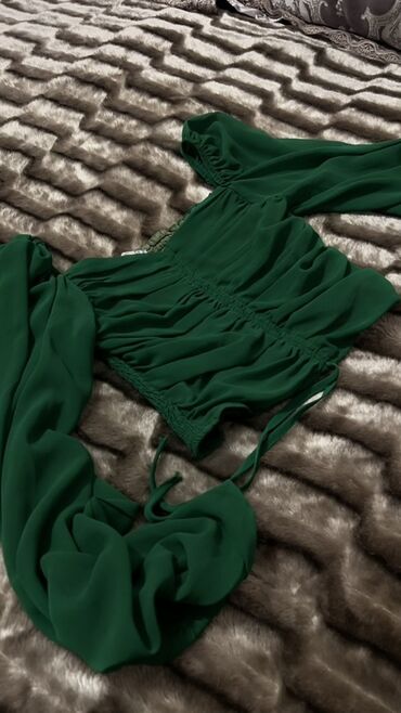 женские купальники бандо: Zümrüd yaşılı qadın bluzu - Model: uzun, şifon qol detalı olan