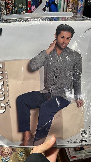 Другая мужская одежда: Мужские пижамы Мусжкие халаты Мужское термобелье Широкий ассортимент — 7