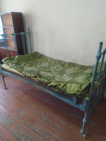 дачная мебель: Б/у, Односпальная кровать