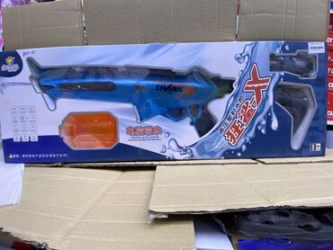Оюнчуктар: Водяной пистолет Shark в коробке. Игрушка выполнена в синем цвете с