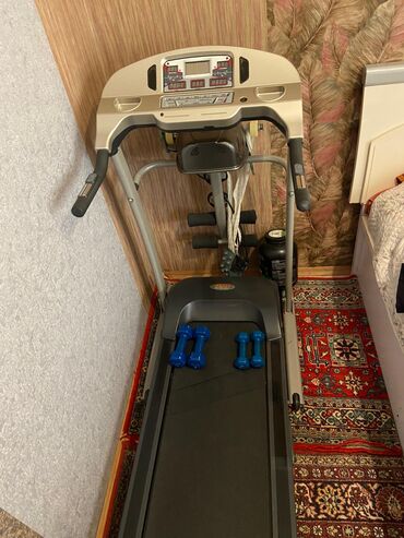 qaçış yolu: Evdə istifadə üçün nəzərdə tutulmuş qaçış yolu. Bu avadanlıq fitnes