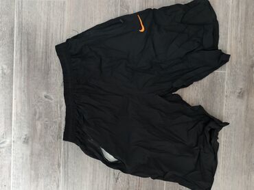 шорты nike: Мужские шорты, L (EU 40), Б/у, цвет - Черный
