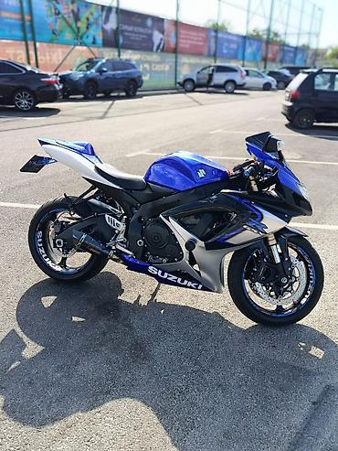 gsx 200: Спортивный мотоцикл Suzuki GSX‑R синего цвета. Особенности и — 5