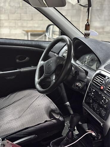 Транспорт: Mitsubishi Carisma: 2003 г., 1.6 л, Механика, Бензин, Лифтбек — 7