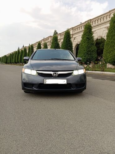 uaz 2010: Honda Civic: 1.3 l | 2010 il Sedan