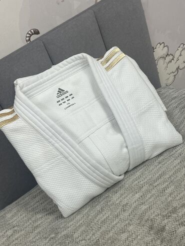 Другое для спорта и отдыха: Кимоно для дзюдо Adidas Champion || На 170 см Оригинал с золотыми