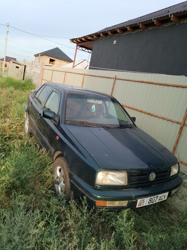 Volkswagen: Volkswagen Vento: 1994 г., 1.8 л, Механика, Бензин, Седан