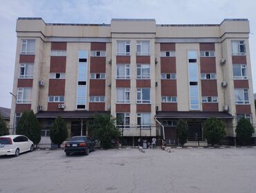 продается дом в токмоке: Студия в многоквартирном доме с лифтом и закрытым входом. Планировка