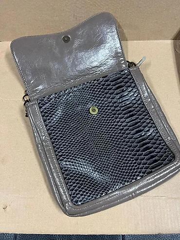 Torbe: Ženska torbica preko ramena sa lančanim kaišem - Materijal: veštačka — 4