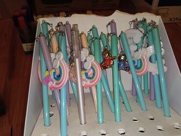 Masaüstü dəstlər: Məktəb ləvazimatları və dəftərxana dəsti Komplektin tərkibi: - Dərs — 5