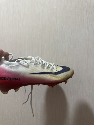 Кроссовки и спортивная обувь: Nike Mercurial futbol butsası - Model: Nike Mercurial (şüa formalı
