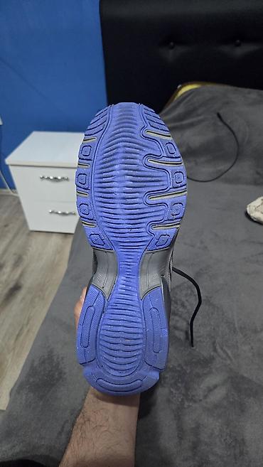 Patike: Patike kupljene u djaku placene 15500dinara, obuvene par puta samo — 2