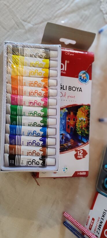 Uşaqlar üçün digər mallar: Hər növ məktəb ləvazimatları satılır — qələm, dəftər, pozan, xətkeş — 3