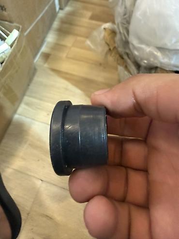 kombi boruları: **Metall boru üçün plastik başlıq / tıxac** Dairəvi formalı qara — 1