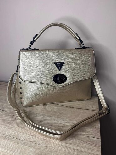pandora ombre torba: Torba oko struka, Chloé, Materijal: Lakovana koža na lalafo.rs pandora ombre torba: Torba oko struka, Chloé, Materijal: Lakovana koža