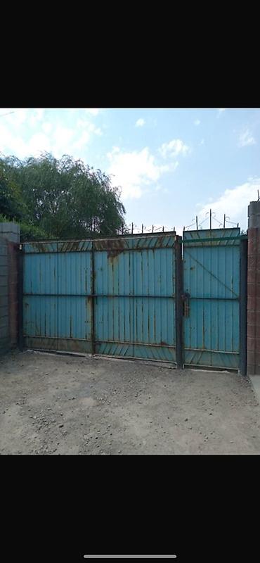 Продаю б/у ворота Металлические распашные ворота с калиткой - Тип at lalafo.kg Продаю б/у ворота Металлические распашные ворота с калиткой - Тип