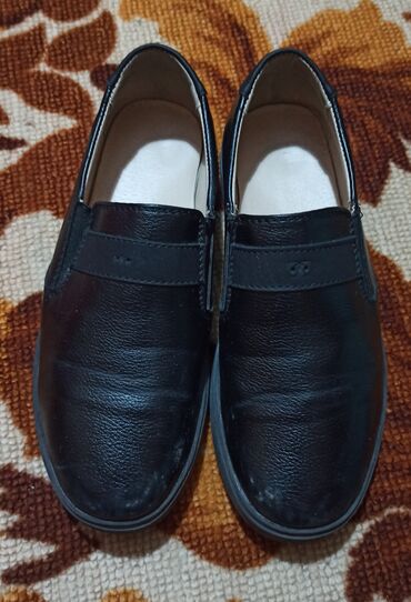 мужска обувь: Подростковые туфли на весну-осень б/у. Состояние как новые. 36 размер