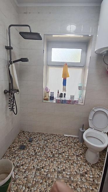 Продажа коттеджей и домов: Продаётся 3,5 СОТКИ, угловой дом в центре Каракол. Сугубо под бизнес — 5
