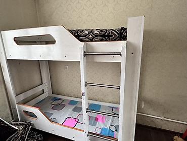 bunk bed: Двухъярусная детская кровать, Б/у, ЛДСП, цвет - Белый — 1