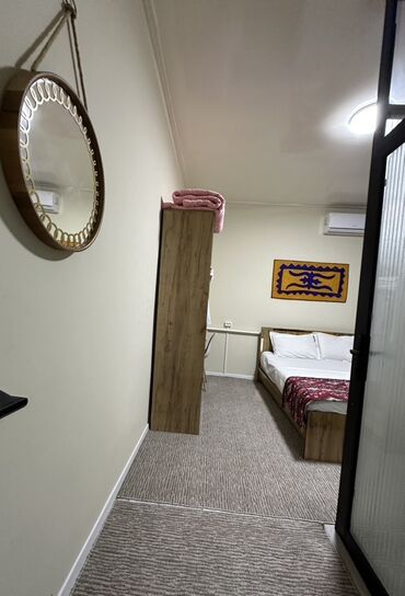 Посуточная аренда комнат: Уютный номер-студия с отдельным санузлом. Планировка и оснащение: - — 5