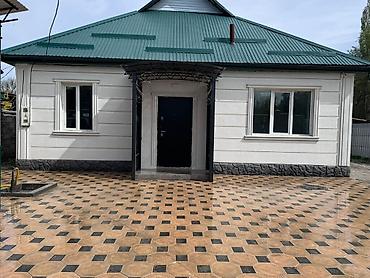 Продажа коттеджей и домов: Дом с большим двором, мощёным декоративной тротуарной плиткой Адрес — 3