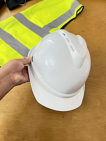 Спецодежда: СПЕЦОДЕЖДА И СИЗ Работаешь — значит защищаешься правильно. У нас at lalafo.kg — 4 Спецодежда: СПЕЦОДЕЖДА И СИЗ Работаешь — значит защищаешься правильно. У нас — 4