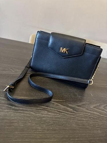 Çantalar: Məhsul: Michael Kors çiyin çantası Səliqəli işlənib, defektsiz. 80 — 1