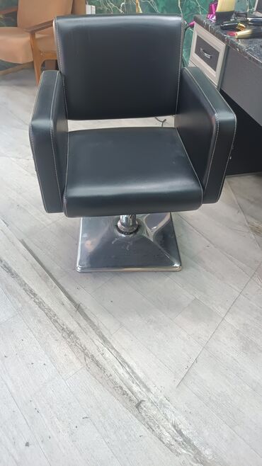 продажа столов и стульев: Bərbər/kosmetoloji kreslo - Rəng: qaraenib qalxanı isleyir -