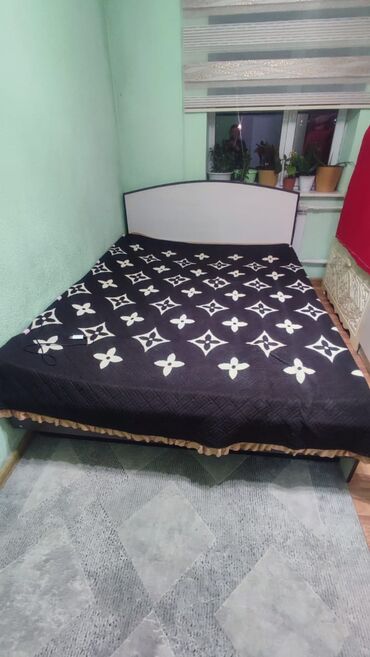 Двухспальный кровать 
3000 сом 
Самовывоз 
Район Учкун