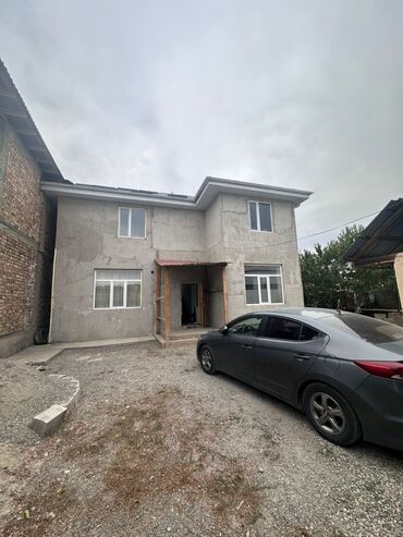 срочно продаю дом в новопокровке: 🏡 Продается 2-этажный дом в районе Кок-Жар 📍Отличное расположение