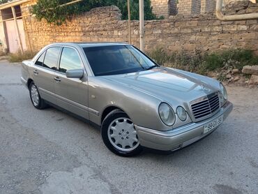 Mercedes-Benz: Mercedes-Benz E 240: 2.4 l | 1998 il Sedan