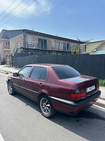camry 1997: Volkswagen Vento: 1997 г., Седан — 2