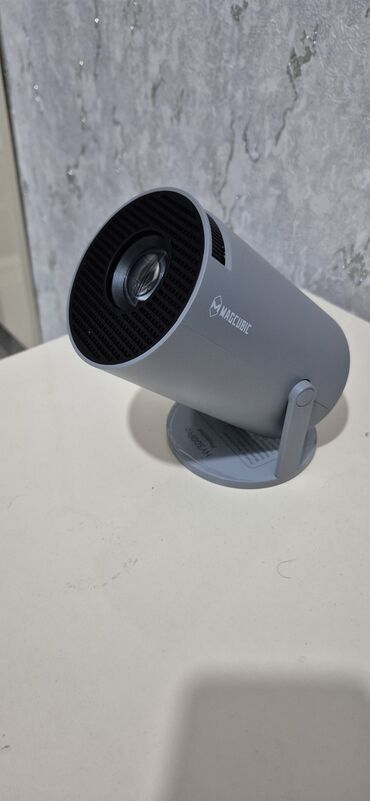 Portativ Proyektor Magcubic