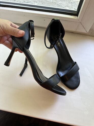 кожанная обувь: Туфли 38, цвет - Черный