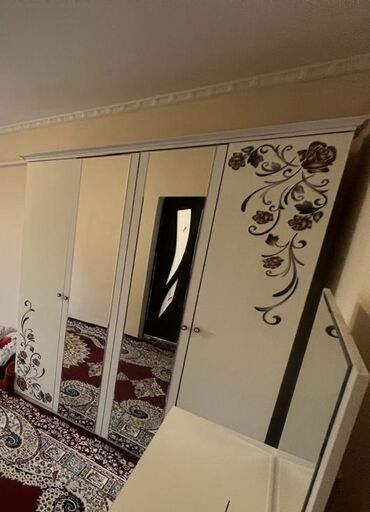 продам кухонный гарнитур: Спальный гарнитур, Двуспальная кровать, МДФ, цвет - Бежевый