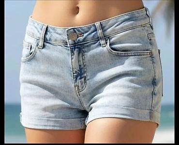 Ženske teksas šorts pantalone – svetlo ispran denim - Kroj: klasičan