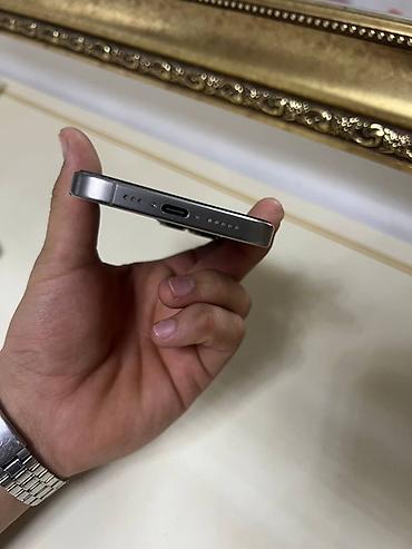 iphone 11pri: IPhone 15 Pro, Б/у, 128 ГБ, Natural Titanium, Зарядное устройство, Защитное стекло, Чехол, 80 % — 5