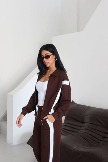 Gornji i donji deo: Komplet 
Vel S m l xl 
Cena 2750din — 13