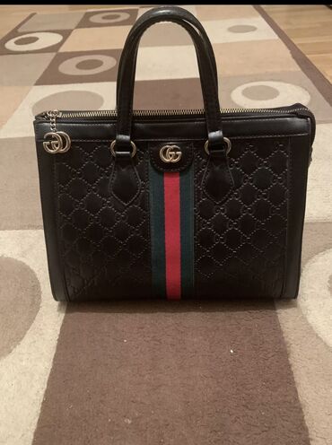 bts çanta: Gucci çantaLa Vegas-dan alınıb,içi genişdir Memar Əcəmi metrosunun