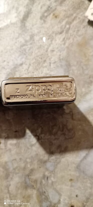 Breloklar: Metall korpuslu, benzinli (şamlı/fitilli) qapaxlı alışqan. Ön paneldə -da lalafo.az — 23 Breloklar: Metall korpuslu, benzinli (şamlı/fitilli) qapaxlı alışqan. Ön paneldə — 23