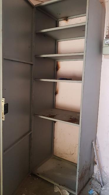 шкаф с замком: Metal dolab satılır. Hündür və enli konstruksiyaya malikdir, bir — 3