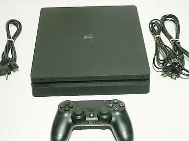 PS4 (Sony Playstation 4): U ponudi je Sony PlayStation 4.
Konzola je najnoviji SLIM model — 2
