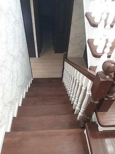 Деревянные лестницы: Деревянная лестница Для дома, Форма лестницы: Много-маршевая, Стиль: Классический — 33